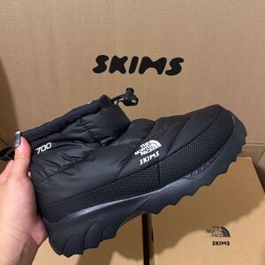 The North Face x Skims Traction Chukka Snow Boots M7 W9